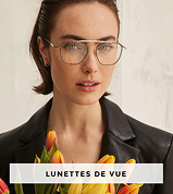 Femme portant des lunettes de vue dorées