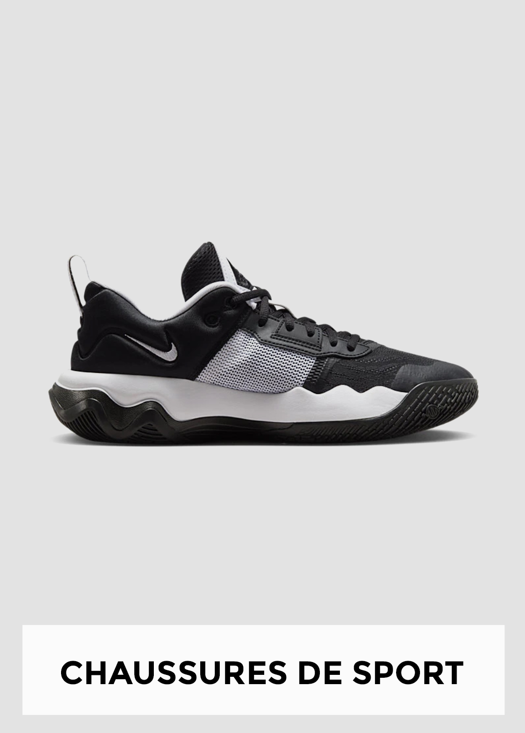 Chaussures de sport Nike noires et blanches pour homme, idéales pour l'entraînement et le quotidien