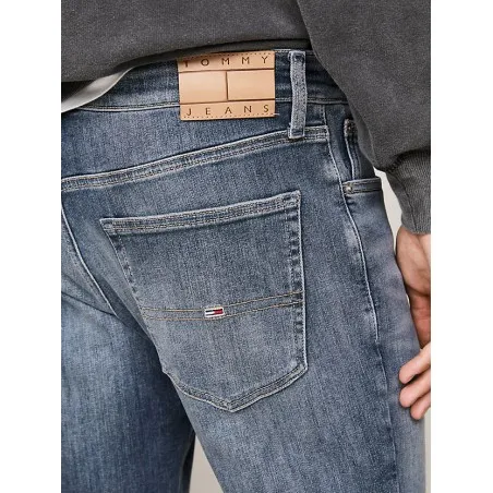 Tommy Jeans – Jean slim délavé Tommy Hilfiger Scanton en denim – Bleu - TOMMY JEANS