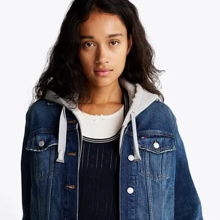 Tommy Jeans – Veste camionneur en jean à clous métalliques – bleu foncé - TOMMY JEANS