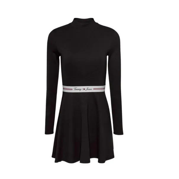 Tommy Jeans – Robe courte moulante et évasée à col cheminée – Noir - TOMMY JEANS