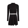 Tommy Jeans – Robe courte moulante et évasée à col cheminée – Noir - TOMMY JEANS