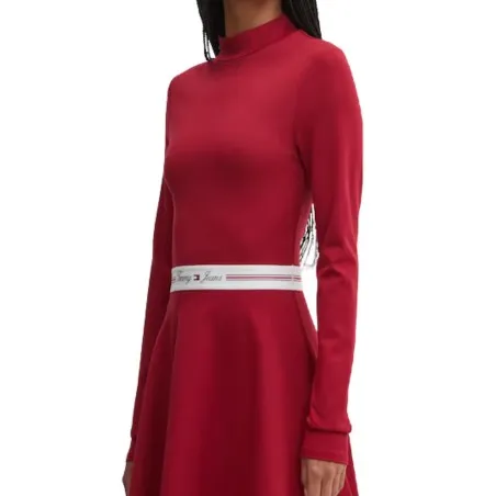 Tommy Jeans – Robe courte évasée à col Perkins – Rouge - TOMMY JEANS