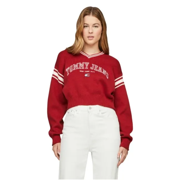 Tommy Jeans – Pull court à col en V Varsity – ROUGE RÉGATE - TOMMY JEANS