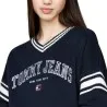 Tommy Jeans – Pull court à col en V Varsity – DARK NIGHT NAVY - TOMMY JEANS