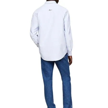 Tommy Jeans – Chemise Oxford coupe standard à écusson – moderate blue - TOMMY JEANS
