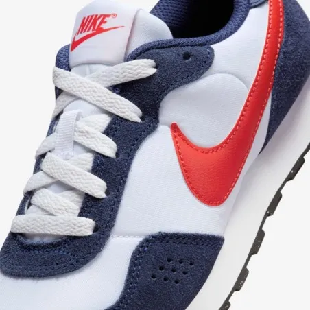 Nike Enfant – Nike MD Valiant JR – bleu marine/blanc/noir/rouge piquant - NIKE