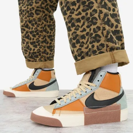 Nike Homme – Nike Blazer Mid Pro Club – Grain/Pierre ponce claire/Monarque/Noir - NIKE