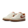 Nike Baskets Court Vision Low Beige Rouge - NIKE