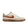 Nike Baskets Court Vision Low Beige Rouge - NIKE