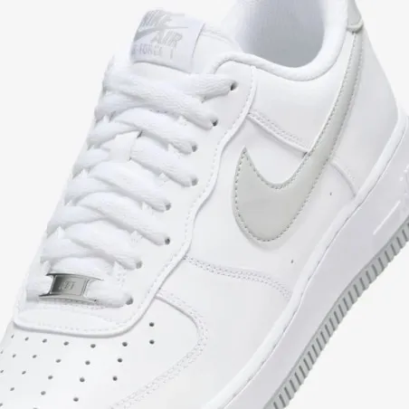 Nike Homme Nike Air Force 1 07 Light Smoke Gris - NIKE