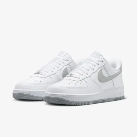 Nike Homme Nike Air Force 1 07 Light Smoke Gris - NIKE