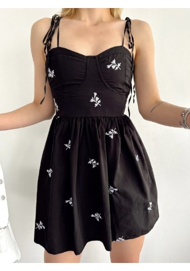 Robe en popeline à fleurs brodées