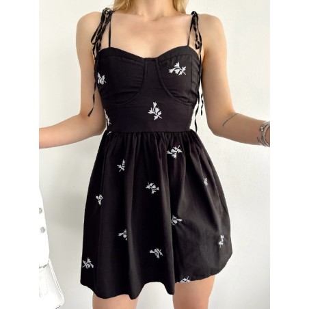 Robe en popeline à fleurs brodées