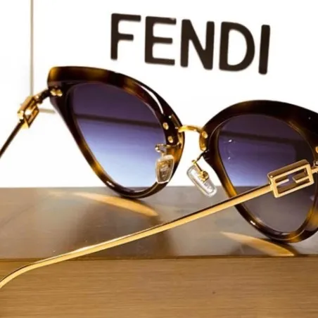 Lunettes de Soleil Femme FENDI FE40014U - FENDI