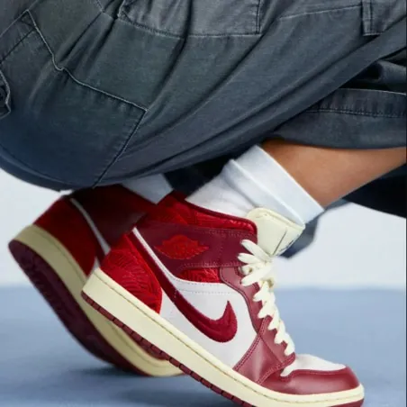 Nike Femme – Air Jordan 1 Mid – Tiki Leaf - NIKE