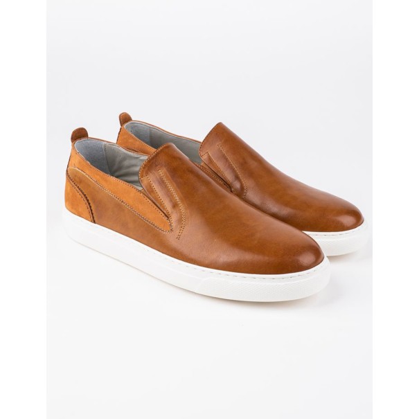 Slip-on en cuir Leo – CU10 Camel - MAKEBA
