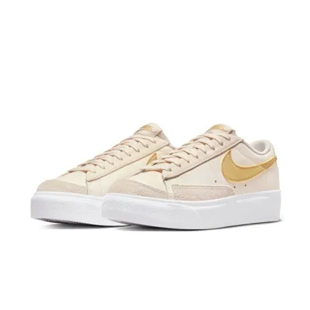 Nike Femme – Nike Blazer Low Platform Pale Ivory – Blanc Saturn Doré - NIKE