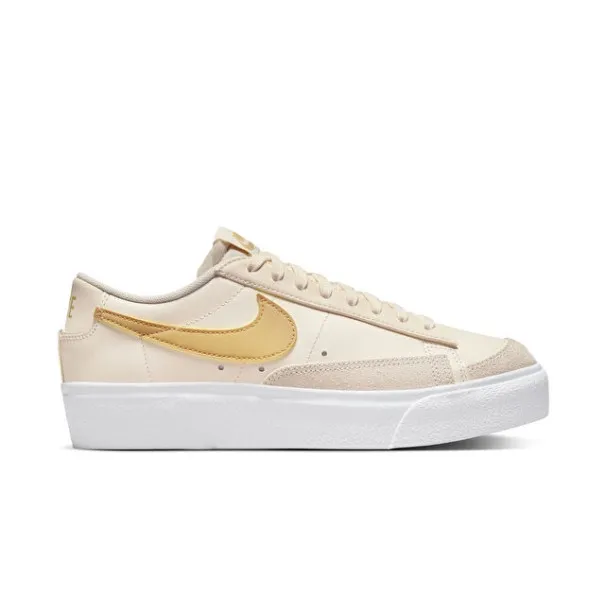 Nike Femme – Nike Blazer Low Platform Pale Ivory – Blanc Saturn Doré - NIKE