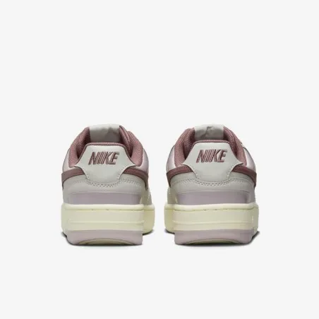 Nike Femme – Nike Gamma Force – Os clair/Violet platine/Lait de coco/Mauve fumé - NIKE