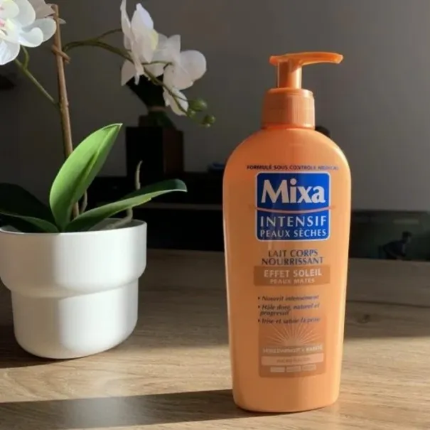 MIXA Intensif Peaux Sèches Lait Corps Nourrissant Effet Soleil Autobronzant 250 Ml - mixa